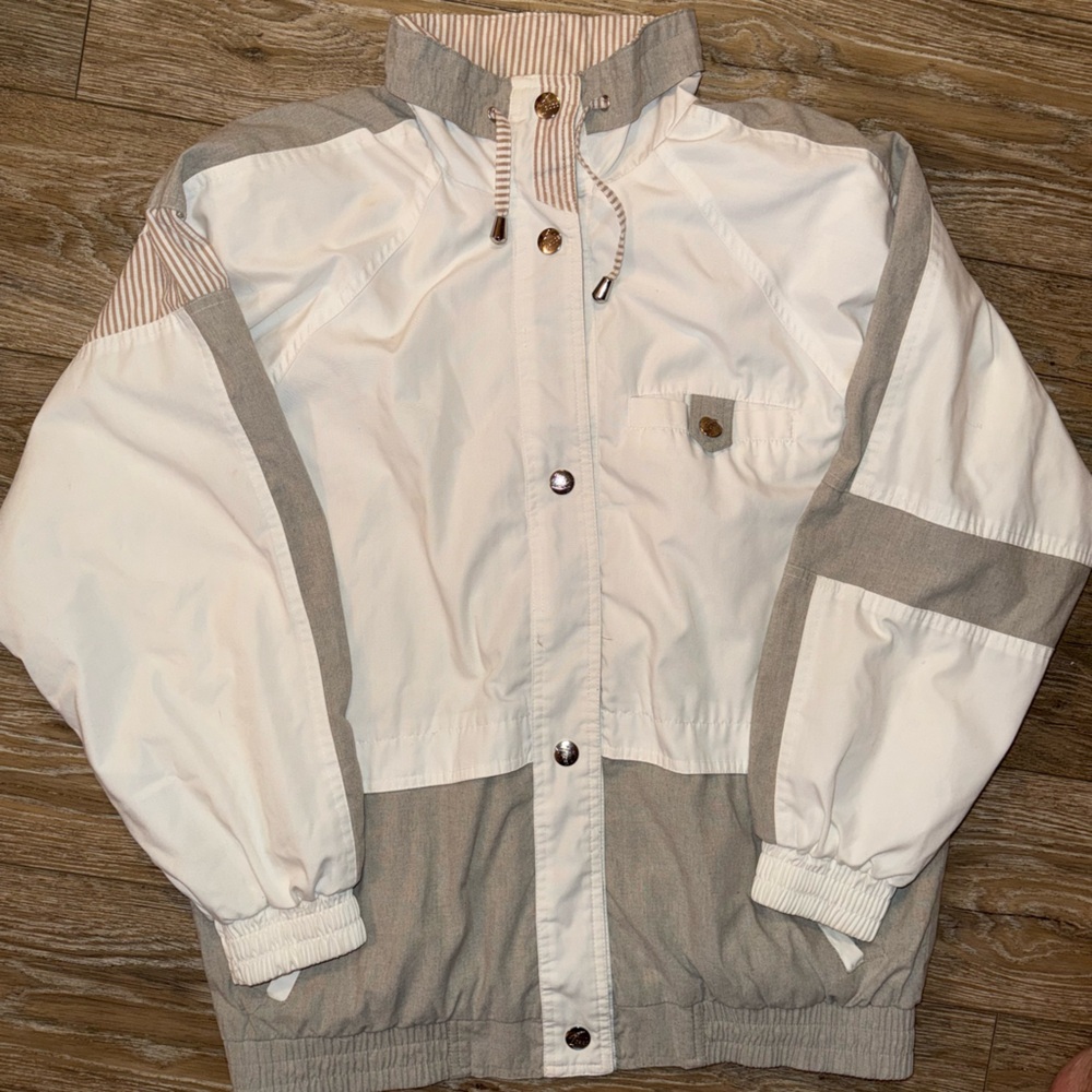 IZZI Two-Tone White and Gray Jacket
